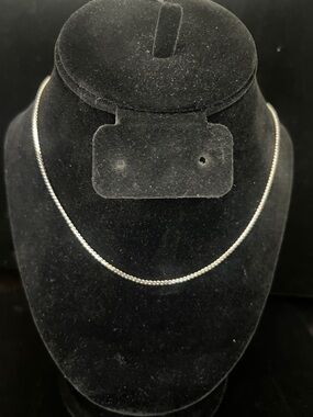 Classic Silver-Tone popcorn chain with magnetic clasp